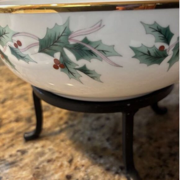 Mikasa Ribbon Holly China 8 1/4” large Salad/ Vegetable Serving Bowl - Picture 2 of 6